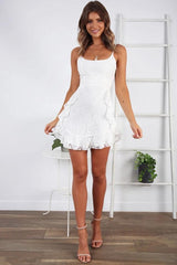 Minikleid mit Blumenmuster und Rüschen