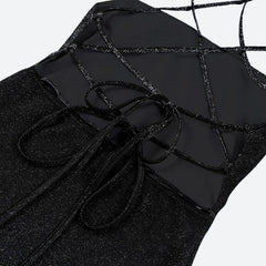 Glitzerndes rückenfreies Minikleid