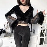 Gothic Crop Top mit ausgestellten Bündchen und Spitze