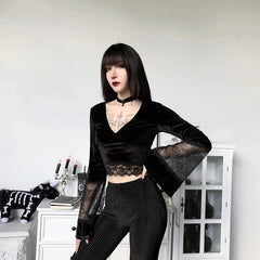 Gothic Crop Top mit ausgestellten Bündchen und Spitze