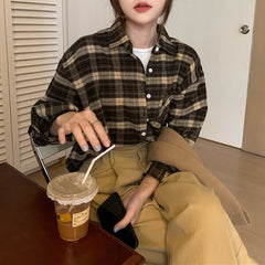 Grunge-Ästhetik-Karohemd