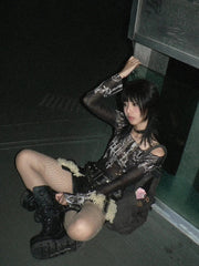 Grunge Cross Mesh-Oberteil mit weitem Ausschnitt