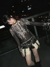 Grunge Cross Mesh-Oberteil mit weitem Ausschnitt