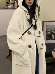 Kapuzenjacke aus Lammwolle mit Hornknöpfen