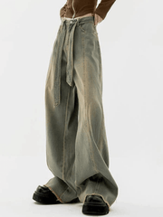 Vaqueros boyfriend con tirantes y costuras