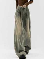 Vaqueros boyfriend con tirantes y costuras