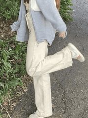 Verwaschene weiße Boyfriendjeans