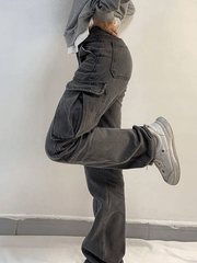 Mittelhohe, verwaschene Cargojeans mit Tasche