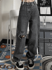 Ausgefranste, zerrissene Jeans im Vintage-Waschungsstil