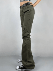 Vaqueros acampanados descoloridos con decoración metálica