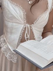 Kurzes Tanktop mit Spitzenbesatz und Rüschen