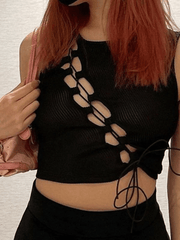 Kurzes Tanktop mit Schnürung und Cut-Outs