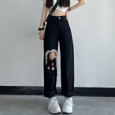 Knielange Jeans mit Schnürung und Waschung