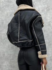 Kurze Jacke aus Lammwolle mit Reißverschluss