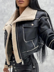 Kurze Jacke aus Lammwolle mit Reißverschluss