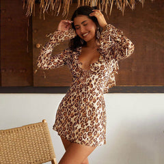 Vestido mini de manga larga con volantes y estampado de leopardo, corte entallado y personalidad