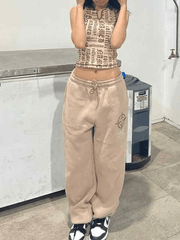 Kurzes Tanktop mit V-Ausschnitt und Buchstabenmuster