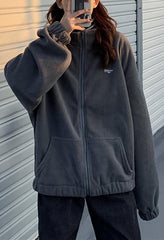 Chaqueta con cremallera y estampado de letras