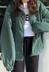 Chaqueta con cremallera y estampado de letras