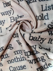 Oberteil mit Buchstaben-Print und Handschuhen