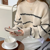 Minimalistischer ästhetischer gestreifter Pullover
