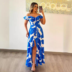 Vestido ajustado con hombros descubiertos, tirantes finos y abertura alta