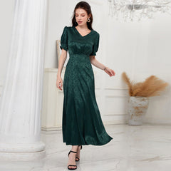 Vestido casual de cintura alta con cuello en V y mangas abullonadas en color liso