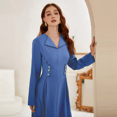 Elegantes Kleid mit V-Ausschnitt und hoher Taille