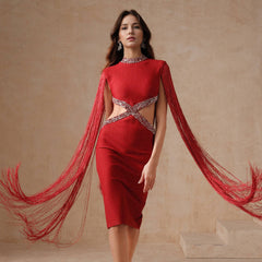 Vestido rojo ajustado con borlas y aberturas para fiesta y cena