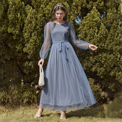 Vestido informal de malla con cuello redondo y costuras