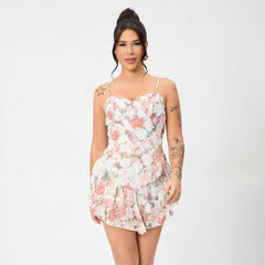 Minivestido con volantes en el bajo y tirantes ajustables con diseño floral