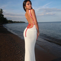 Vestido de punto con aberturas y espalda descubierta en color contrastante