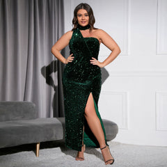 Vestido largo tipo tubo con cuello halter y hombros oblicuos de talla grande