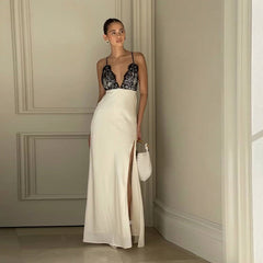 Vestido dividido con encaje, espalda descubierta y tirantes finos
