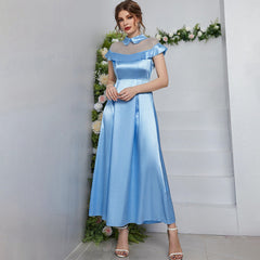 Vestido largo de malla azul con cintura alta y corte A