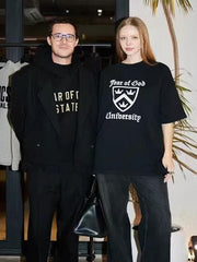 Camiseta informal holgada de manga corta con escudo