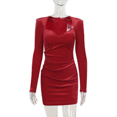 Elegantes, figurbetontes Samtkleid mit langen Ärmeln – ein figurbetontes Kleid für die High Society.