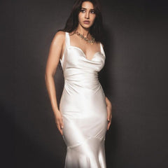 Vestido elegante con tirantes de cola de pez y corte ajustado a la cadera