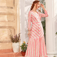 Vestido informal de manga larga con cuello cuadrado y vuelo amplio