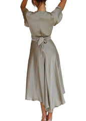 Elegantes, asymmetrisches Kurzarmkleid mit V-Ausschnitt
