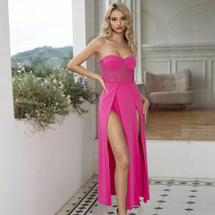 Vestido ajustado con corsé deshuesado y sin tirantes, con costuras de malla en la cintura y parte superior de tubo con abertura.