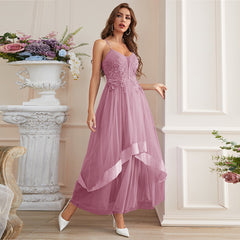 Vestido largo de organza con encaje y malla bordada y tirantes finos