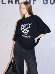 Camiseta informal holgada de manga corta con escudo