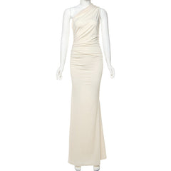 Elegantes, schulterfreies, einfarbiges, figurbetontes Kleid mit schräger Schulterpartie