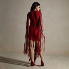 Vestido de fiesta ajustado con borlas rojas