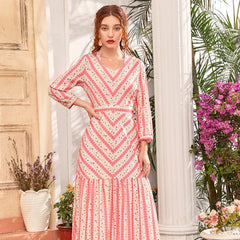 Vestido informal de manga larga con cuello cuadrado y vuelo amplio