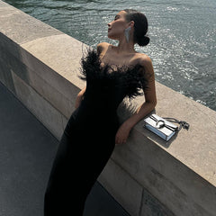 Vestido tubo con escote en V y cola de pez de lana