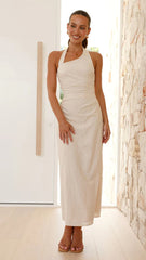 Vestido largo rojo de color liso, sin mangas y sin espalda.