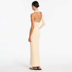 Vestido elástico de manga única con diseño de vendaje y manga larga corta.