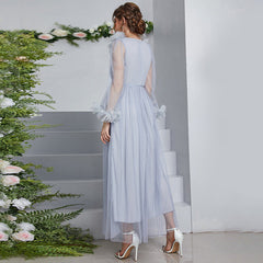 Feenkleid mit V-Ausschnitt, langen Ärmeln, hoher Taille und Applikationen aus Spitze